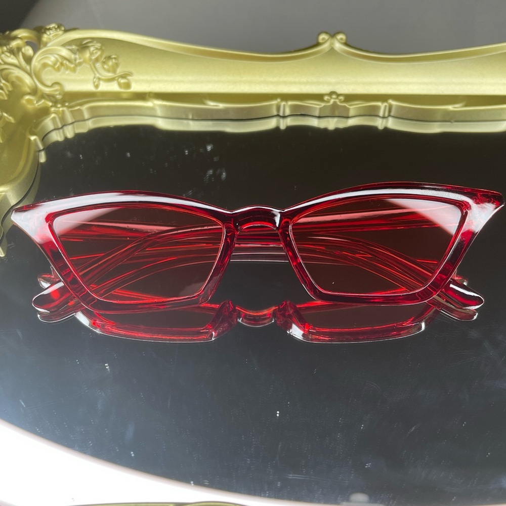Stylish Red Cat-Eye Sunglasses
